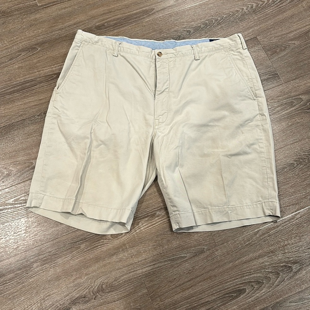 Mens Ralph Lauren Polo shorts. Size 42. Beautiful khaki color and ready to wear!